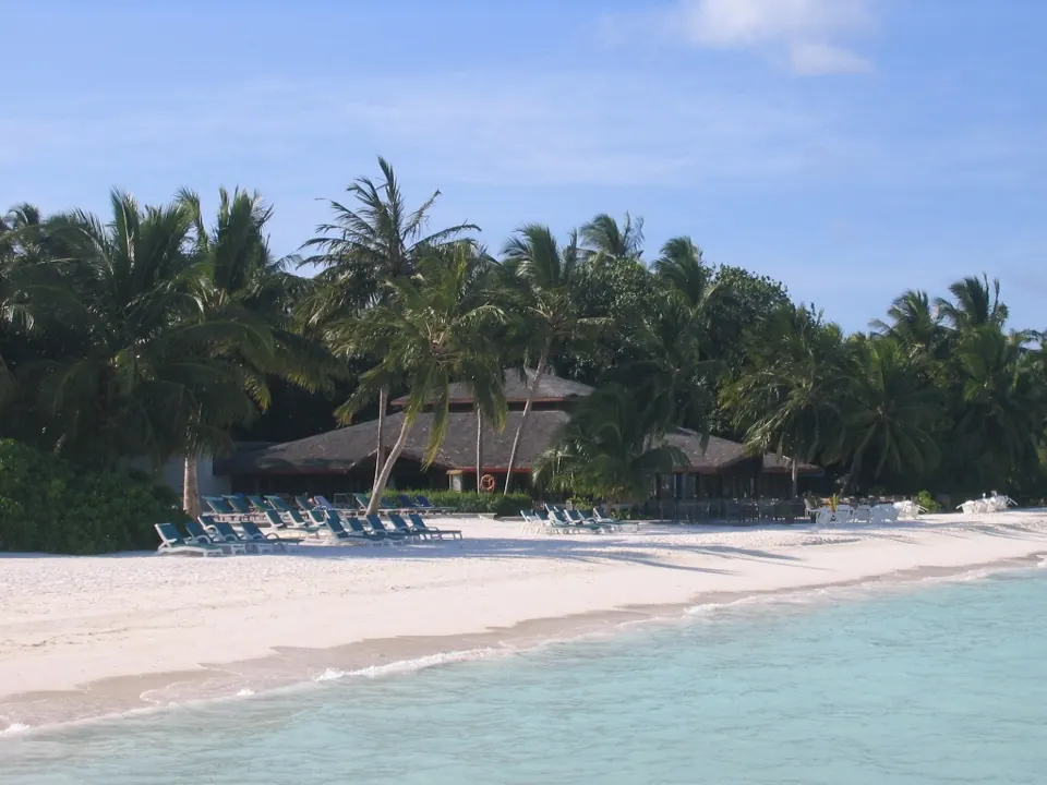 Берег Meeru у Dhoni Bar